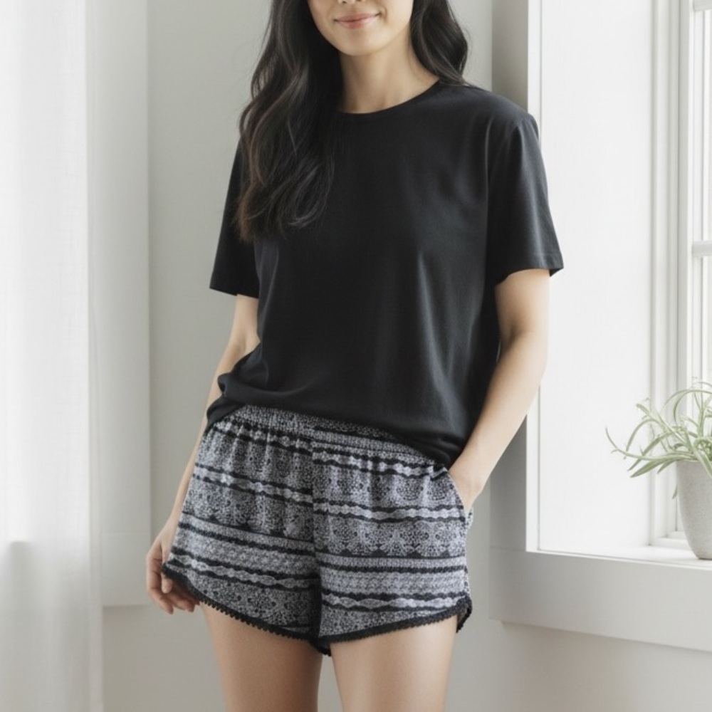 NEW•L•Makayla Black Geo Pom Fringe Shorts